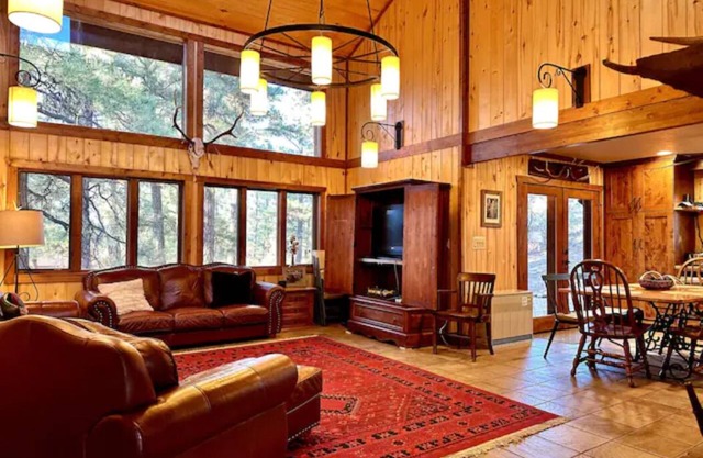 Spacious Home, 1 Acre, Close to Springs & Skiing!