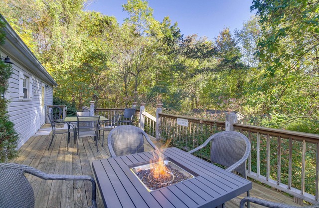 Spacious Home: 10 Miles to Wintergreen Resort!
