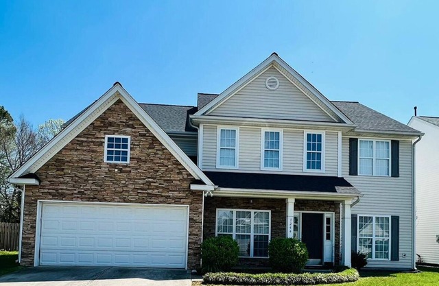 Spacious Home Near 🚉 , Uptown, 🏈, ⚽, ⚾, PNC Pavilion, 🏁, UNCC & Airport!