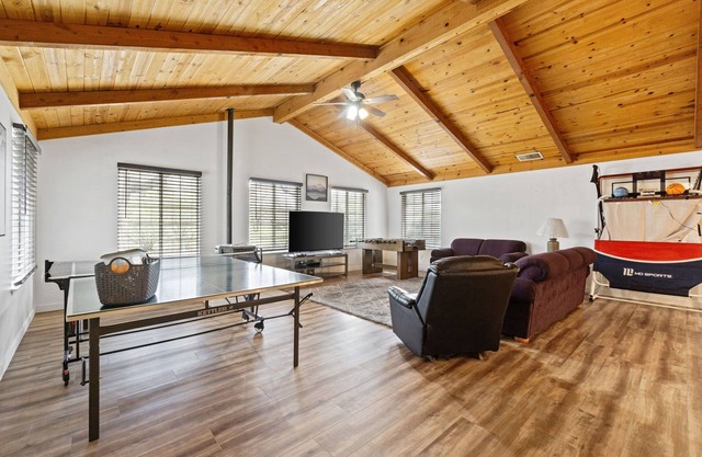 Spacious home near Yosemite! Ping Pong, basketball