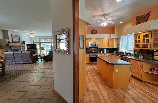 Spacious Home on Golf Course, Central Location to Downtown/Ski Resort