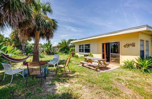Spacious Home w/Yard - 1/2 Mi to Ormond Beach!
