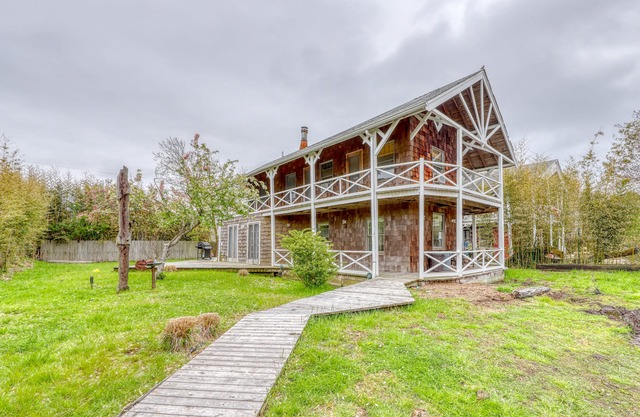 Spacious home with renovated kitchen, large deck, & tennis