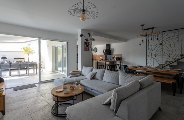 Spacious house 10p, near beach, equipped, terrace, Biscarrosse