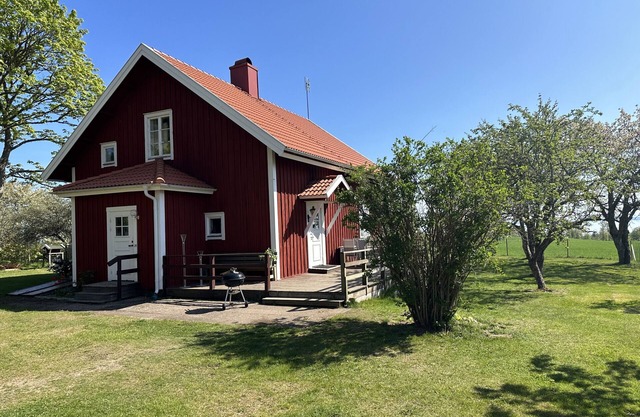 Spacious house in Hjo by Vättern with fantastic views | SE08044