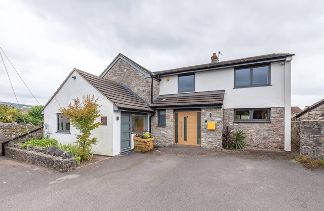 Spacious House in the Heart of Cheddar