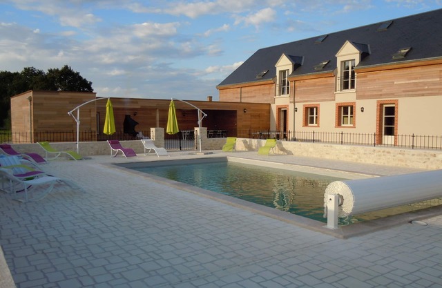 Spacious house, private pool, 10 to 15 p.