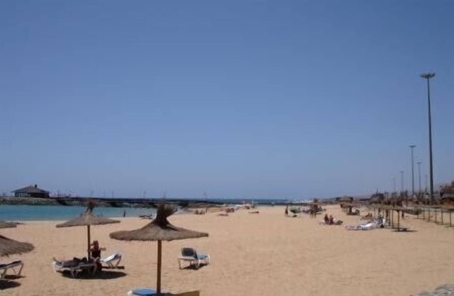 Spacious house - views of mountains, coast, golf courses. IPTV, Always on Wifi
