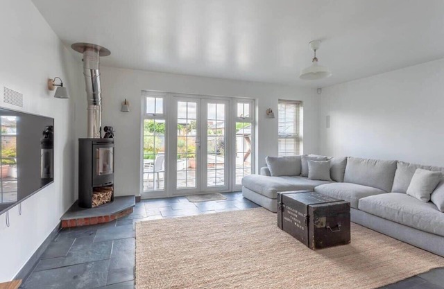 Spacious House w/Large Patio & Free Parking