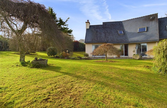Spacious house with a large garden for 6