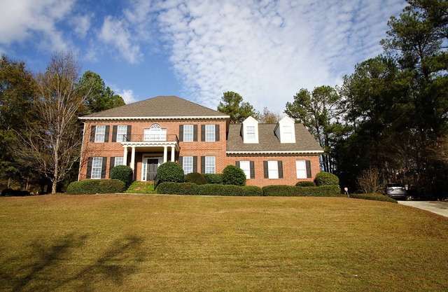 Spacious House with Private Pool