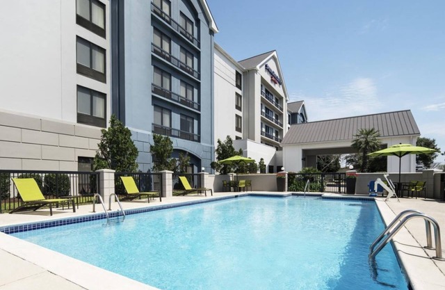 Spacious Houston Suite w/Complimentary Breakfast, Pool Access & Shuttle Service