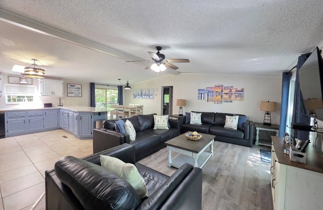 Spacious Island Club Home – Summer Fav! 10 PP-3 BR-2 BA-Pool- IC95