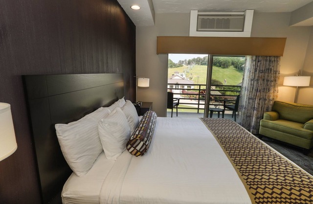 Spacious King Suite | Living Area + Kitchenette