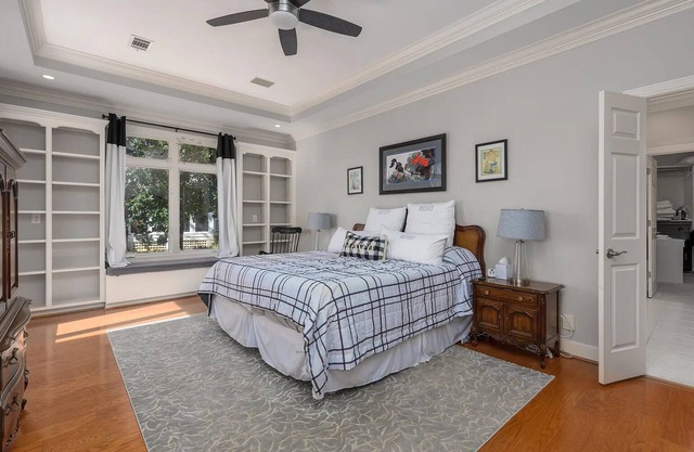 Spacious lake front 5-bedroom home in Reynolds Great Waters subdivision