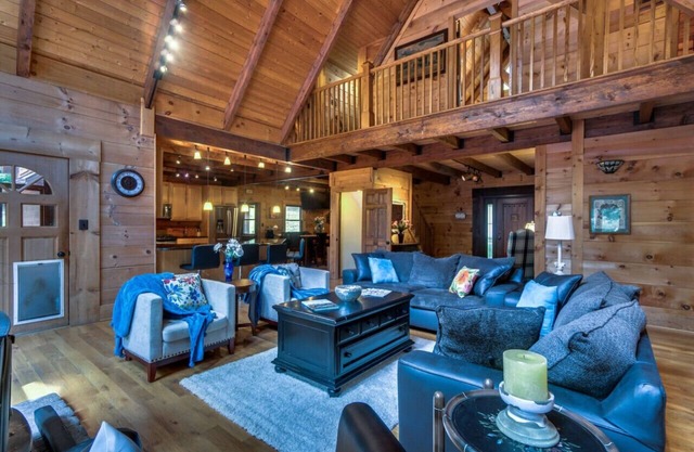 Spacious Log Villa 6700sf Hot tub-wine country-19ac