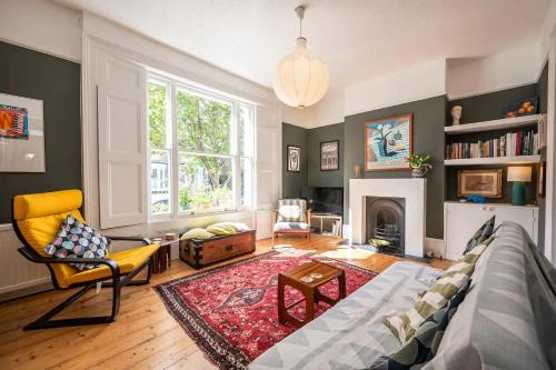 Spacious London apartment 20min to London Bridge Pass the Keys