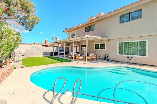 Spacious Lux Estate l 8 mins to Strip