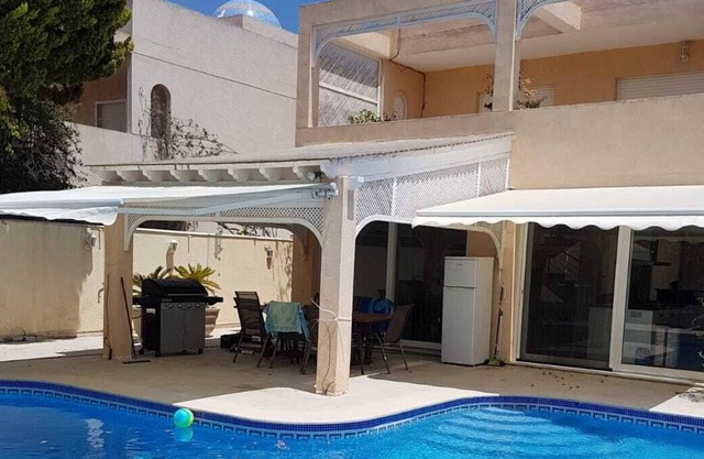 Spacious Luxurious Detached Villa With Pool and a Pool Table