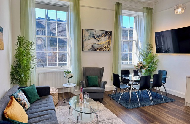 Spacious Luxury 3 bed & 2 Bath - Next to Royal Mile & Edinburgh Castle