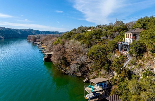 Spacious Luxury Retreat: Ideal for Groups, Families & Couples Seeking Serenity