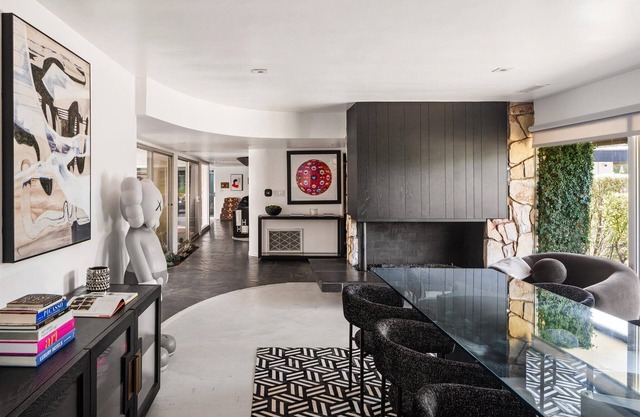 Spacious Mid- Century 4-bedroom house with Pool charming Los Angeles