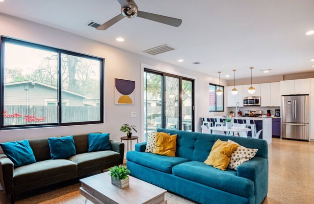Spacious modern 2BR house! Steps to Rainey & Dtown