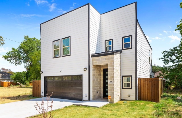 Spacious Modern Chic 5BR Home in Dallas - 9 Beds!