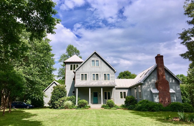 Spacious Modern farmhouse near CHO airport, weddings, wineries, national park!
