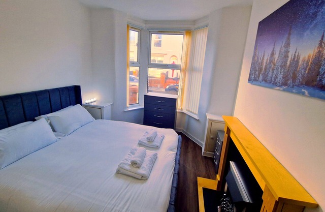 Spacious Modern Home by Liverpool Football Stadium