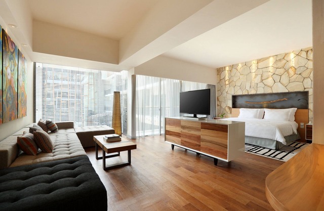 Spacious Modern Suite with Free Minibar Items (T Sand Suite24)