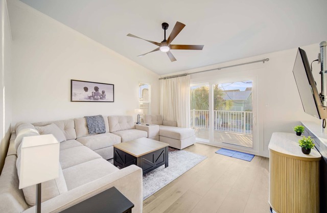 Spacious Modern-Upscale 2bd Townhome at the Beach