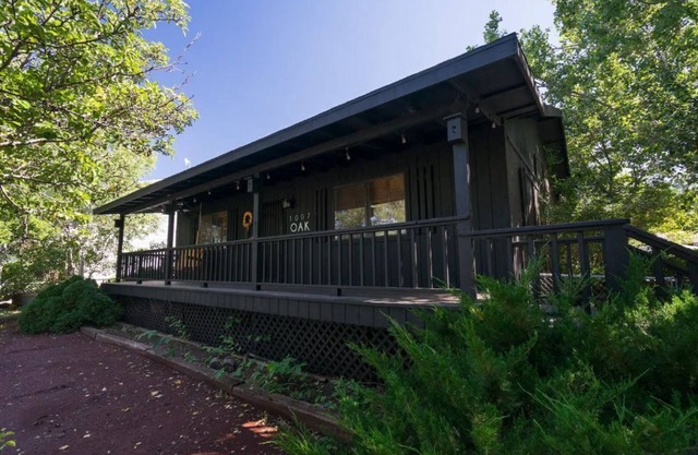 Spacious Mountain Home- w/game room- 5 min from downtown