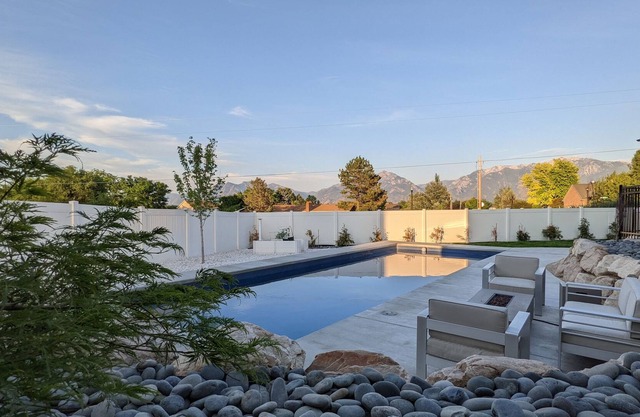 Spacious Mountain View Basement Apt. w/heated pool and hottub