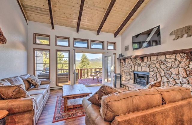 Spacious, Near Midtown w/Grill+Deck+Views+Arcade