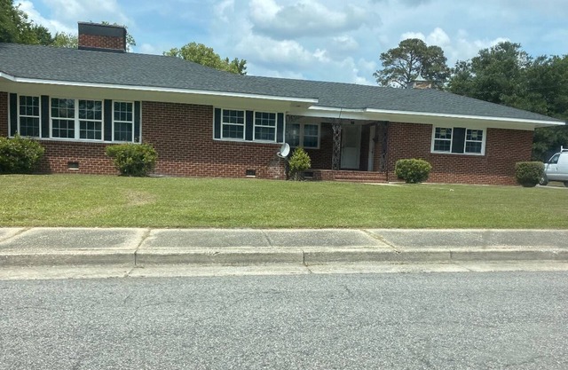 Spacious, Newly Renovated 3BR Gem in Lumberton