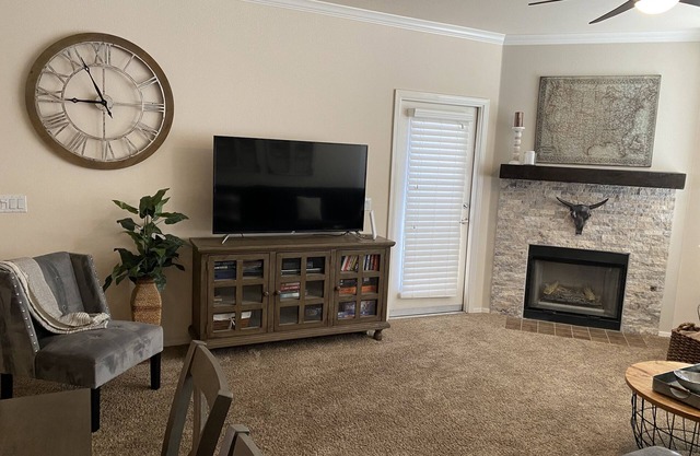 Spacious North Scottsdale Condo with garage just steps from the pool!