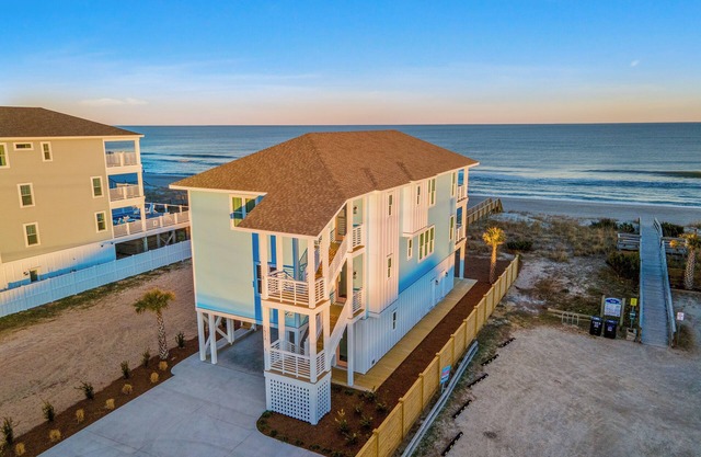 Spacious oceanfront 7-bedroom house, almost new, made up of two full units