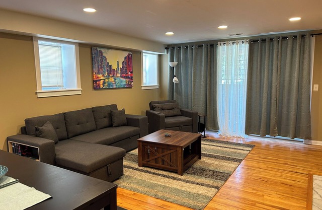 Spacious, one-level condo next to Jackson Park