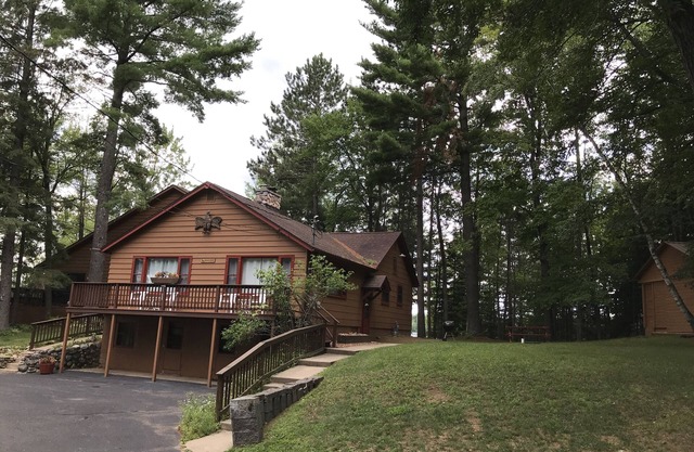 Spacious Otter Lake Cabin on the Eagle River Chain of 28 lakes.