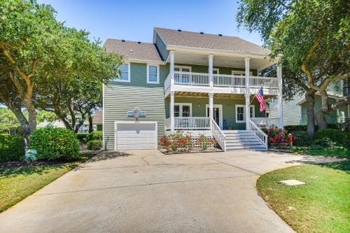 Spacious Outer Banks Home - Golf and Beach Access!