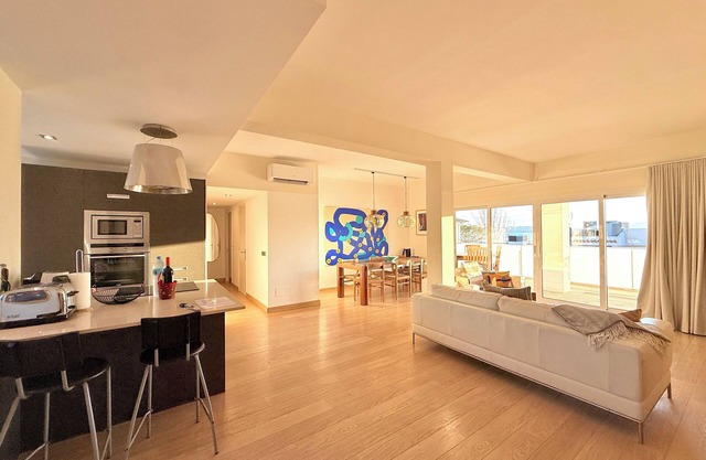 Spacious Penthouse (full AC, high speed Wifi) with Pool, behind Hotel Illa d'Or