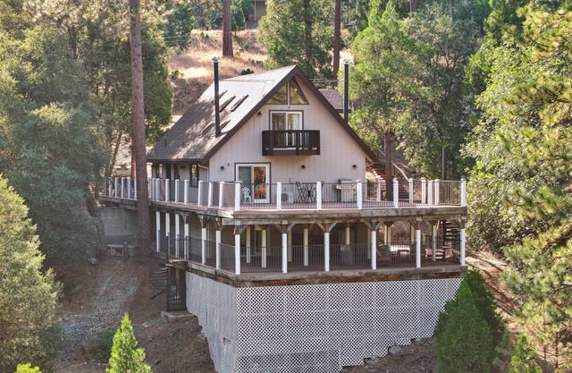 Spacious Pine Mountain Lake Cabin Rental w/Decks