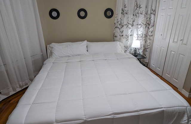 Spacious Providence Place rental near the mall. Close to downtown Providence.
