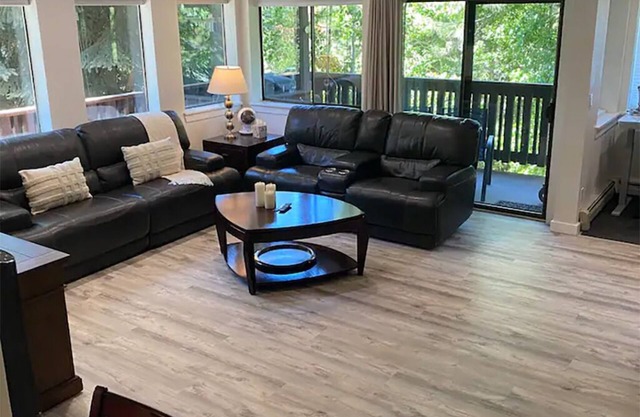 Spacious Quiet Comfort in the Pines 2BR 2BA, Incline Village Gem, 28-90 days.