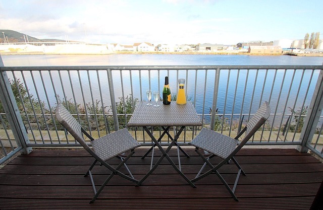 Spacious Riverside 2BR Apartment - City Centre