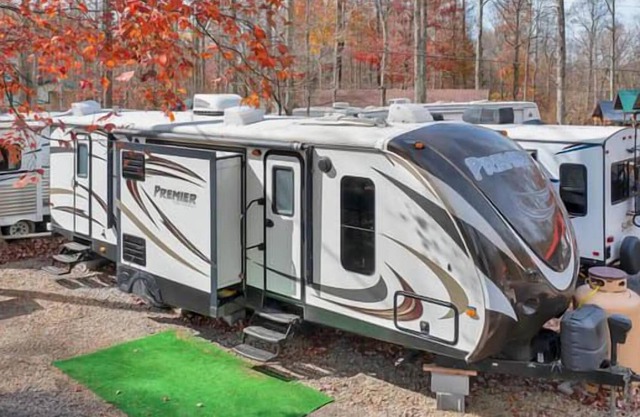 Spacious RV in Gatlinburg near Dollywood