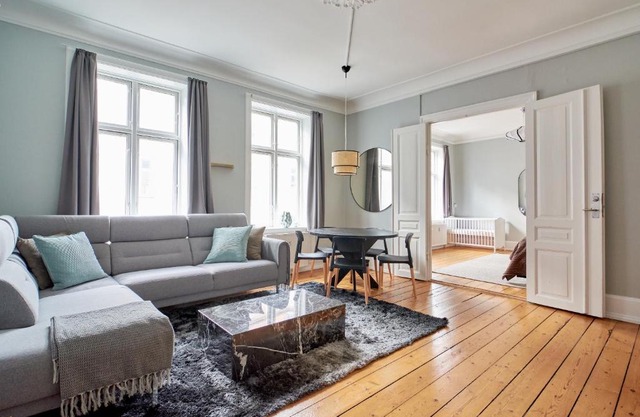 Spacious Scandinavian 3BR Apartment in Vibrant Area