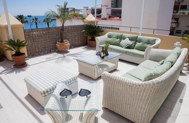 Spacious Sea View Penthouse with Sea View, Wi-Fi & Terrace