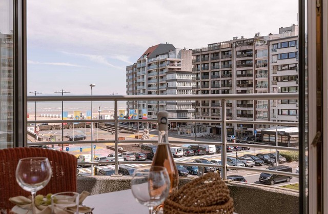 Spacious seaside apartment with lovely beach views